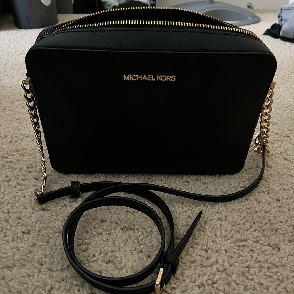 Michal kors crossbody